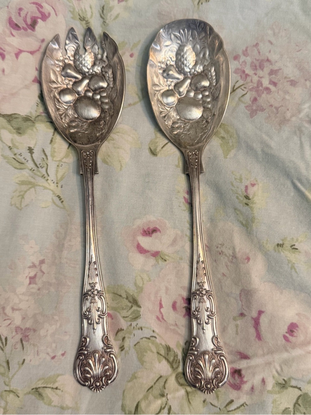 VINTAGE Sheffield England Silver Plated Ornate Fruit Pattern Salad Serving Set